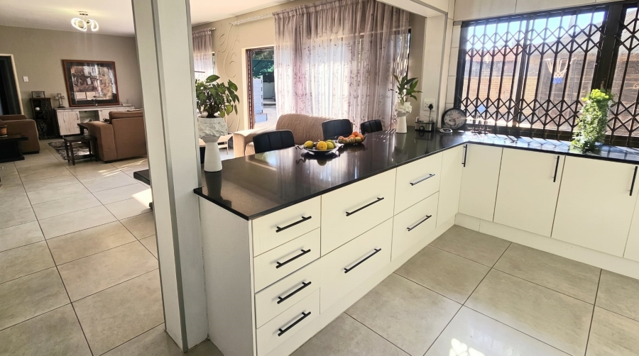 6 Bedroom Property for Sale in Dan Pienaar Free State